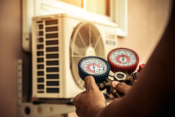 Professional Ac Installation technician working in West Des Moines, IA